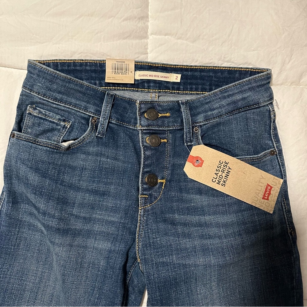 Levi’s - Picture 4 of 5
